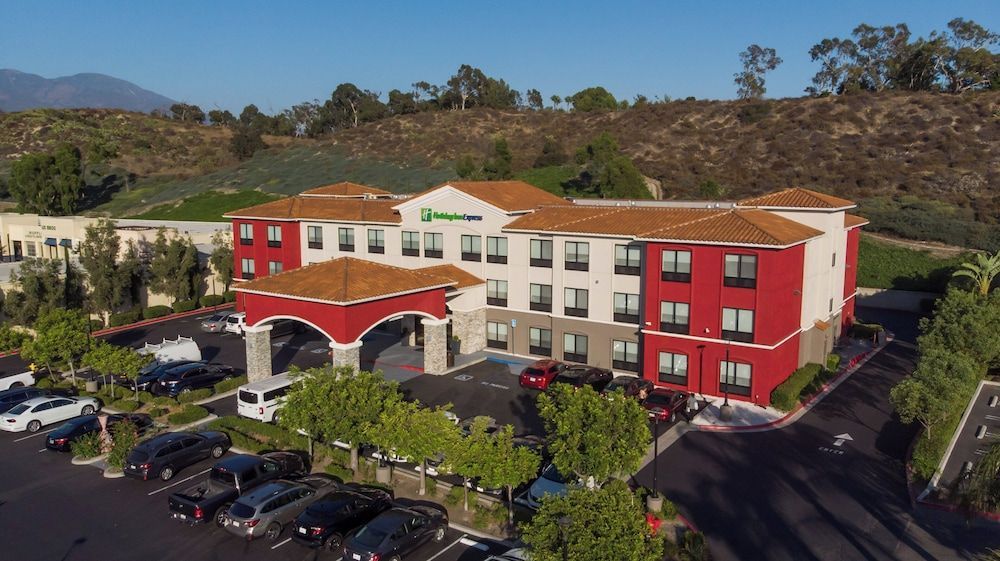 Holiday Inn Express & Suites LAKE FOREST - IRVINE EAST by IHG 1
