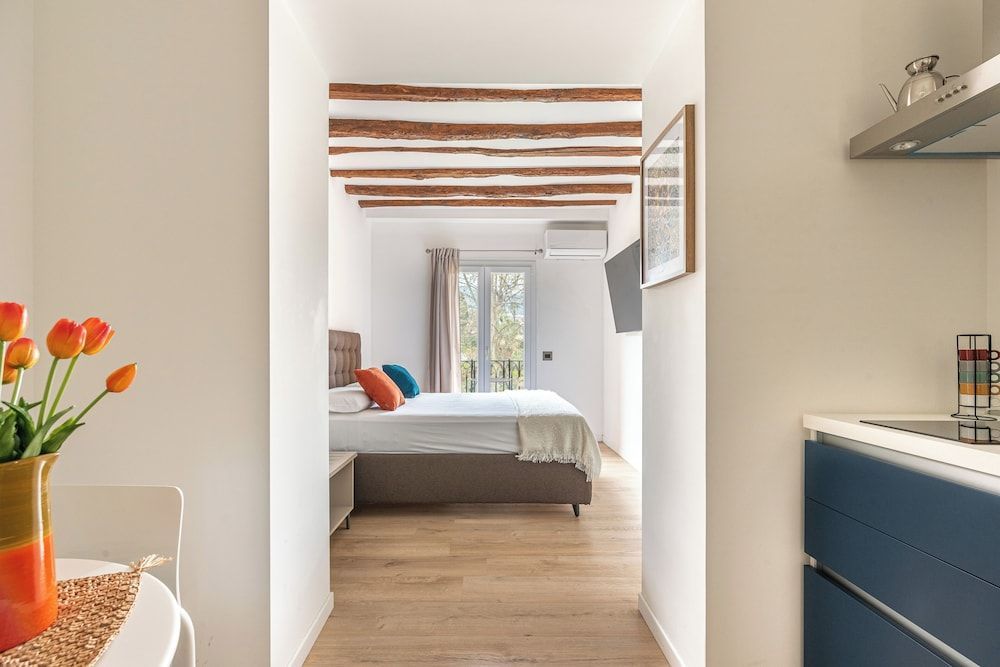 Palazzo Ferrara Apartments with Balcony by Wonderful Italy 1