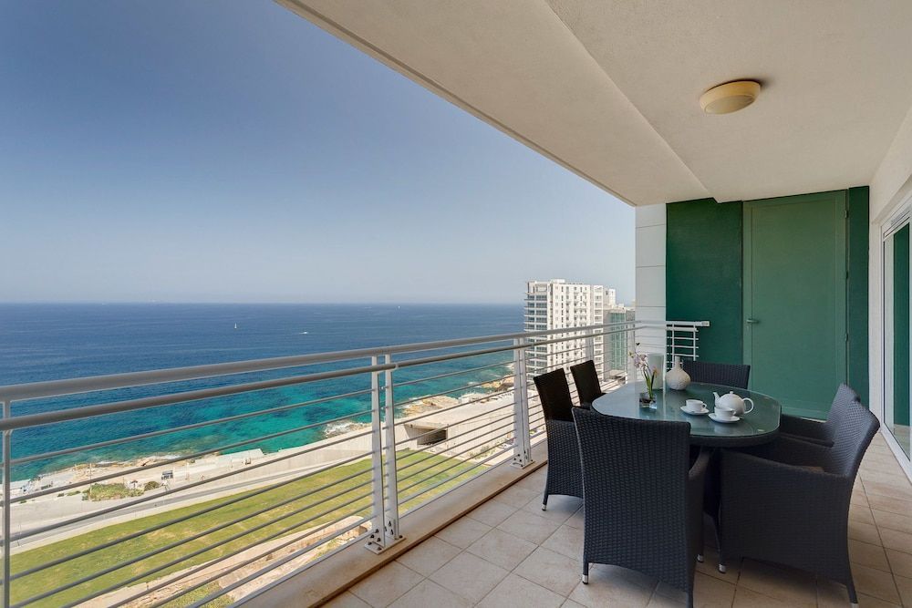 SEAFRONT LUX APART inc POOL, Upmarket Area 1