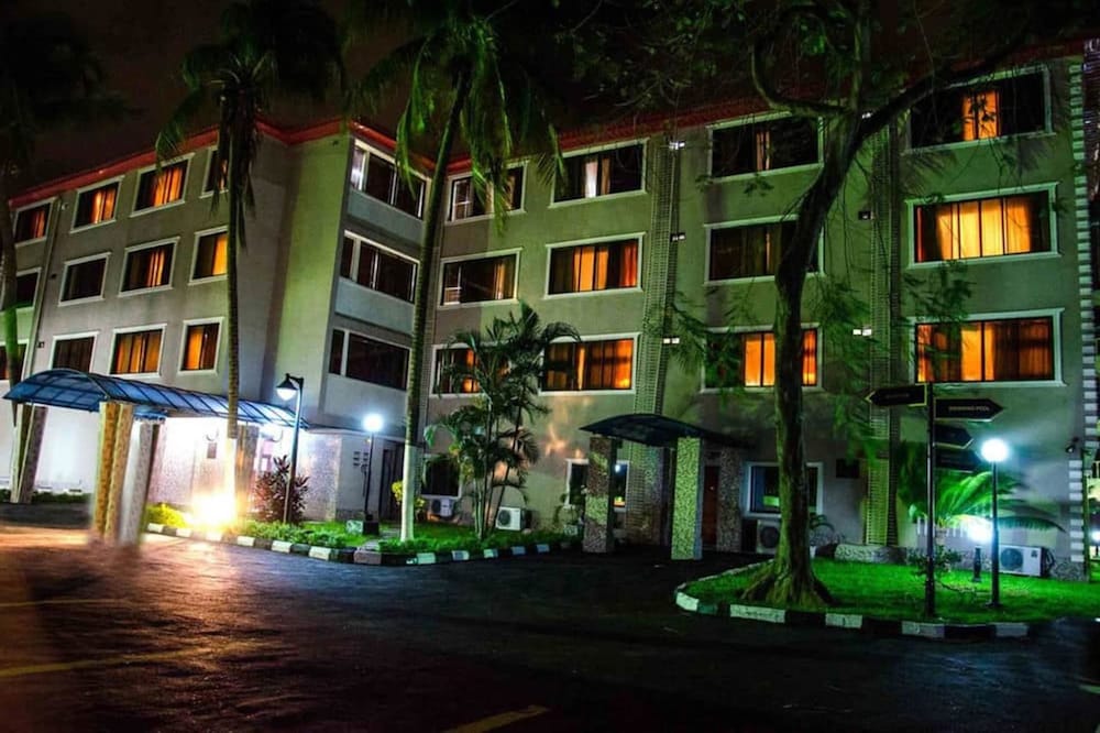 Chesterfield Hotel & Suites 1