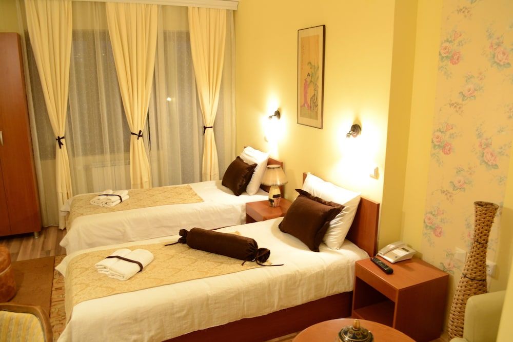Hotel Pine 2