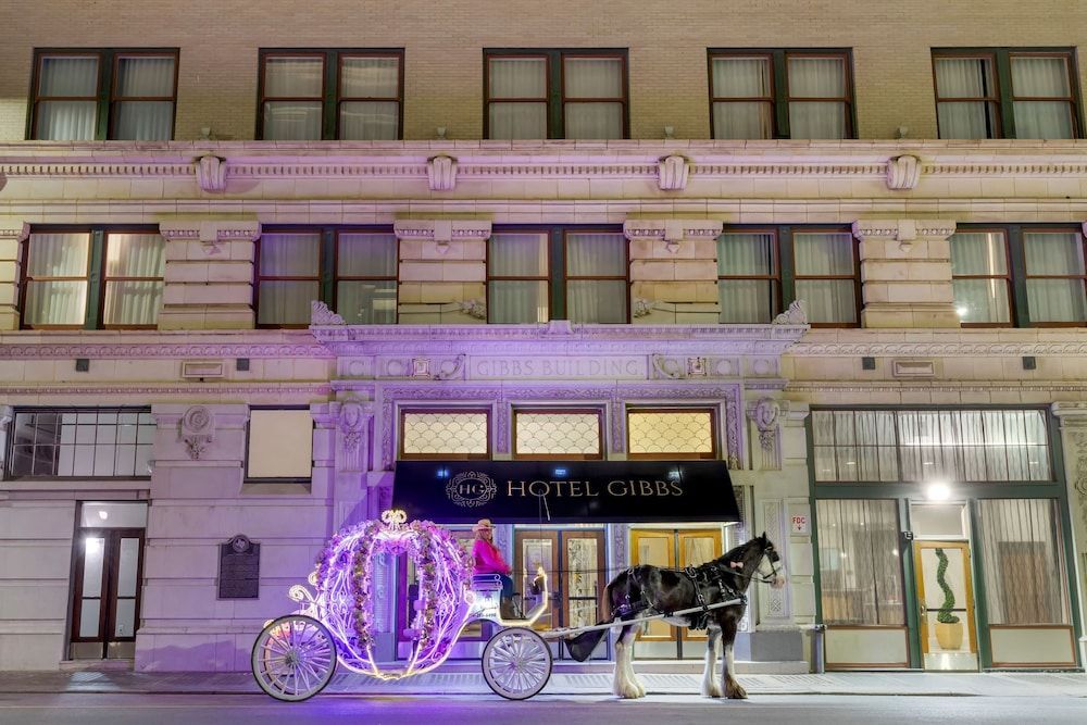 Hotel Gibbs Downtown Riverwalk 1