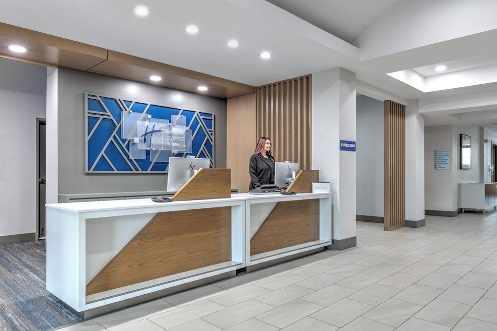 Holiday Inn Express & Suites WINNIE by IHG 2