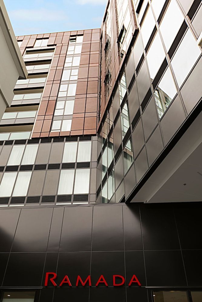 Ramada Suites By Wyndham Victoria Street West 2