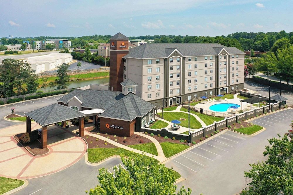 La Quinta by Wyndham Greensboro Highpoint 1