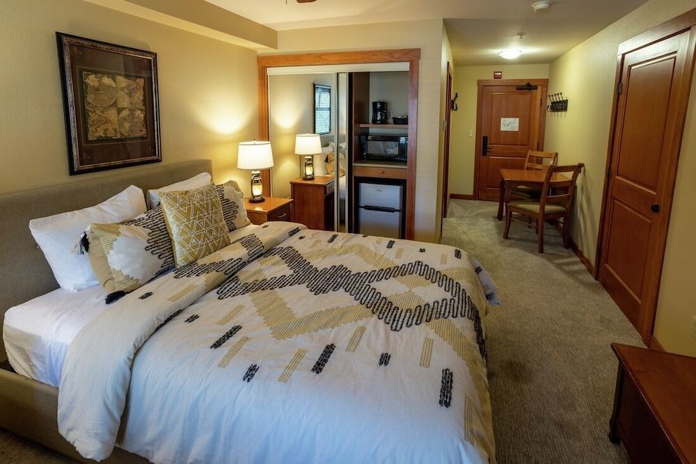 1205b - Double Queen Standard Eagle Springs West 1 Bedroom Hotel Room by RedAwning 2