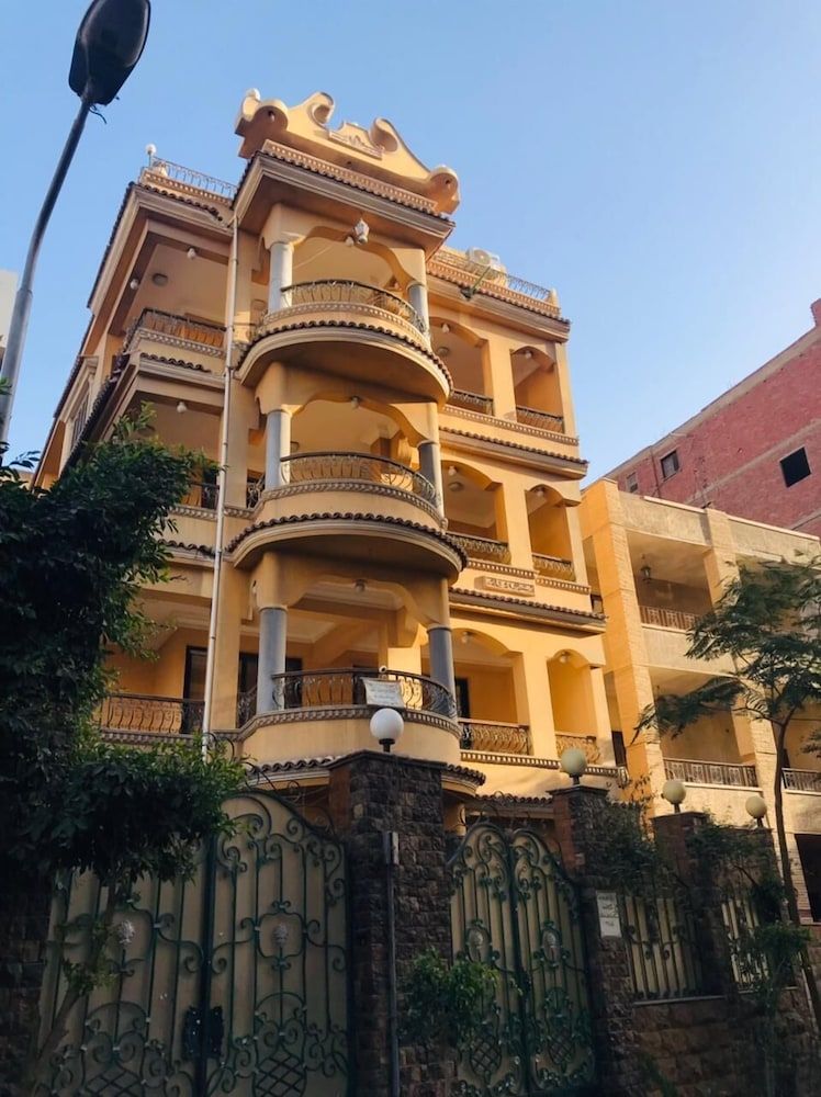 Sami pyramids Inn 1