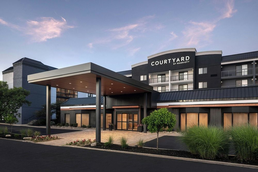 Courtyard Cleveland Beachwood 1