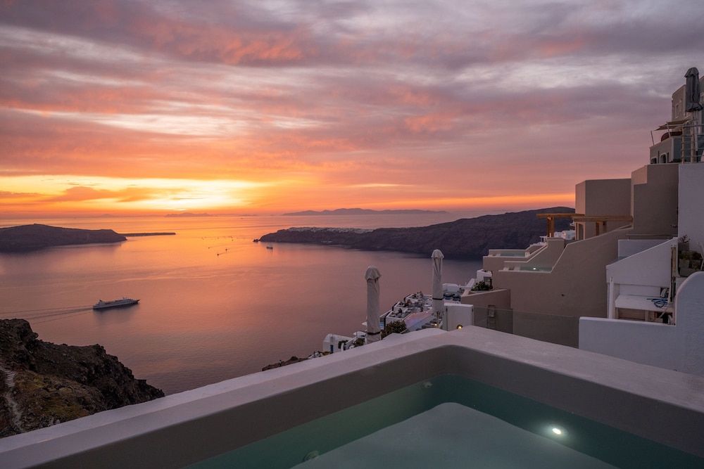 Anemos Cave Suites 2