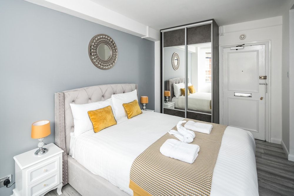 NEW Sleek & Modern Studio in the Heart of Chelsea 1