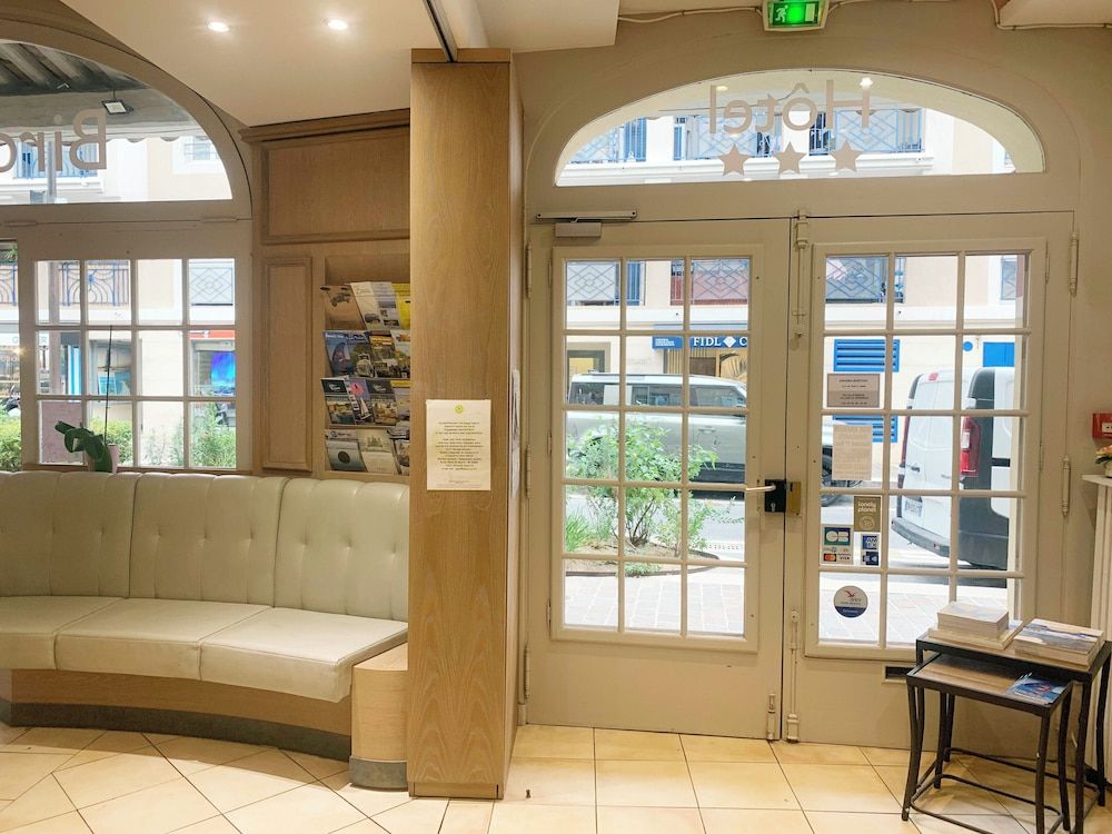 Brit Hotel Confort Le Revest Sainte-Maxime 2
