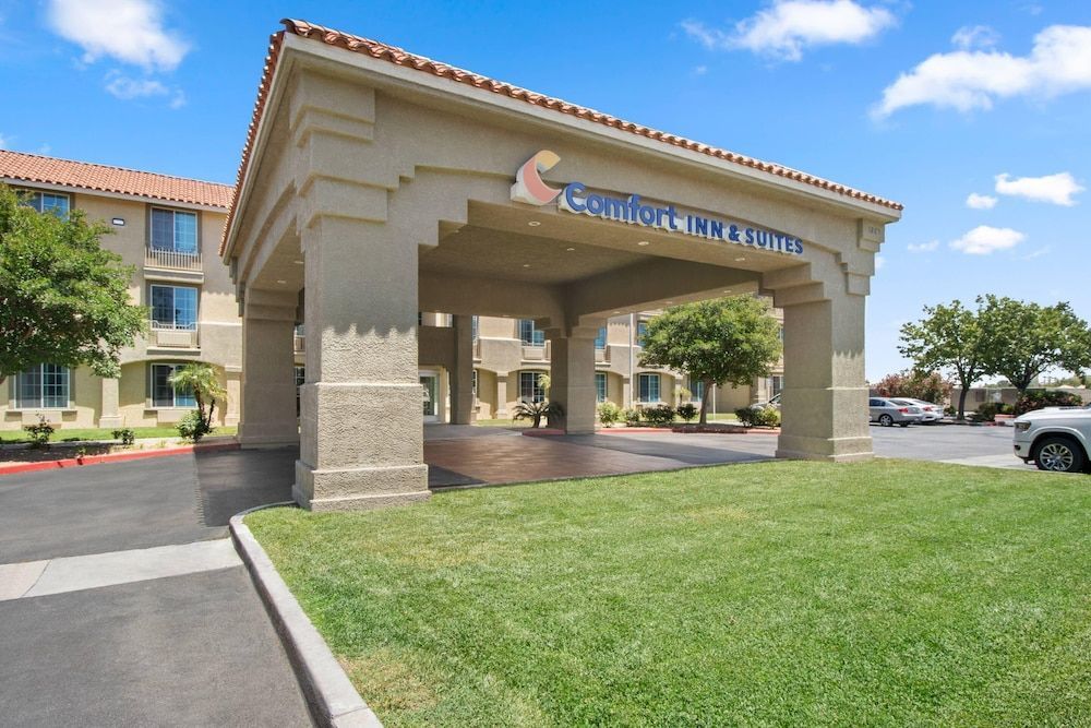 Comfort Inn & Suites Lancaster Antelope Valley 1