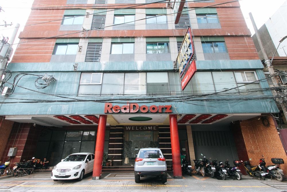 RedDoorz at Winter Hotel Araneta 1