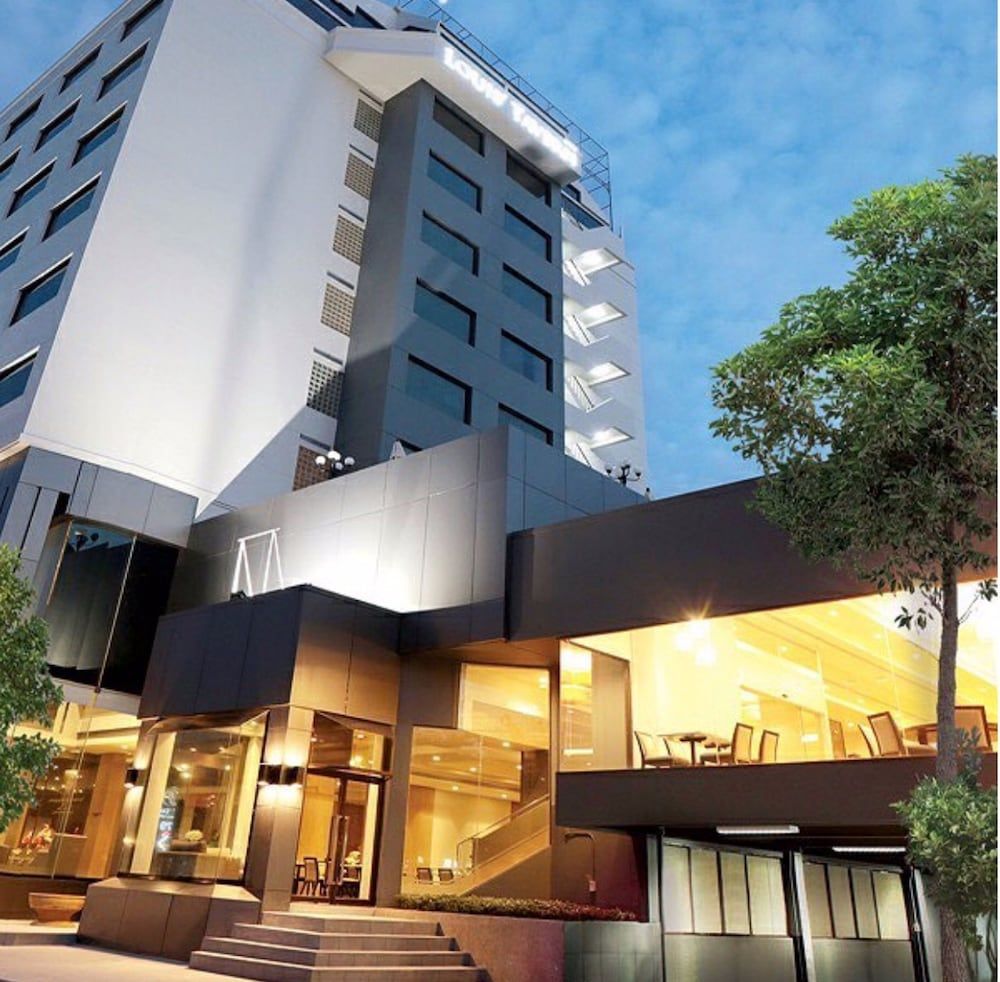 Louis Tavern Hotel 1