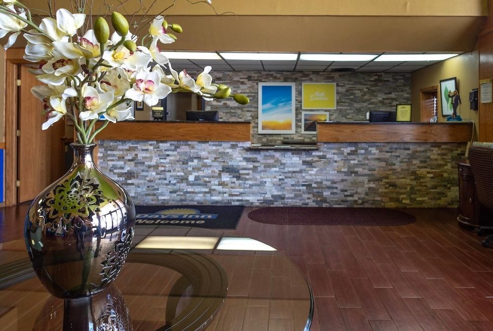 Days Inn by Wyndham Clinton OK 2