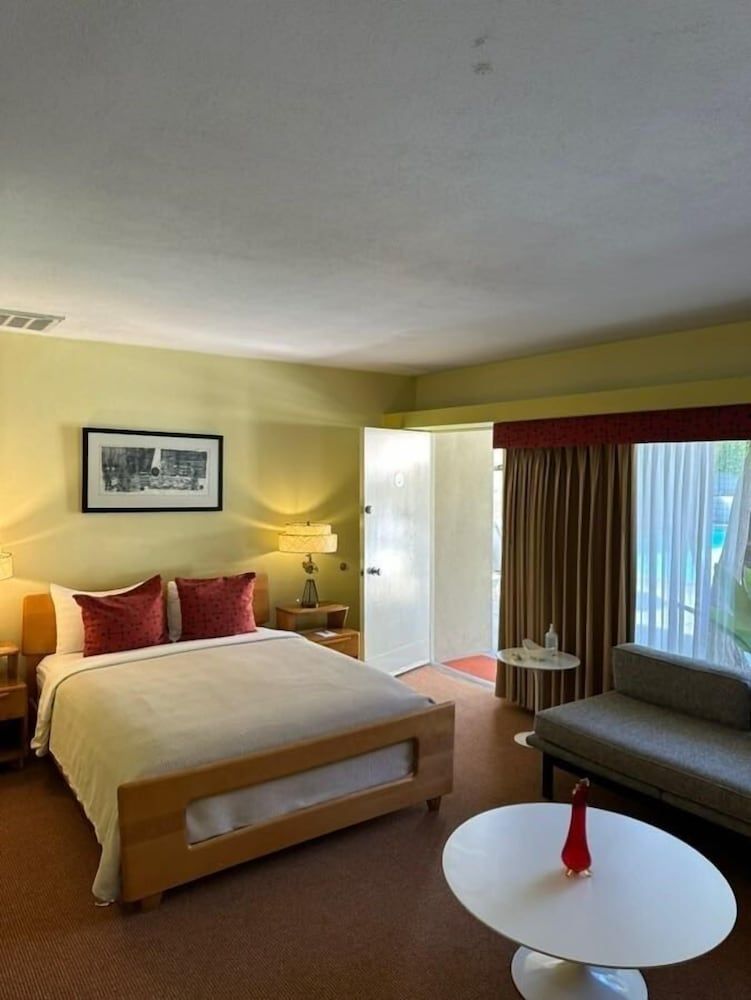 Orbit In - 21 and Over - A Town & Desert Boutique Hotel 2