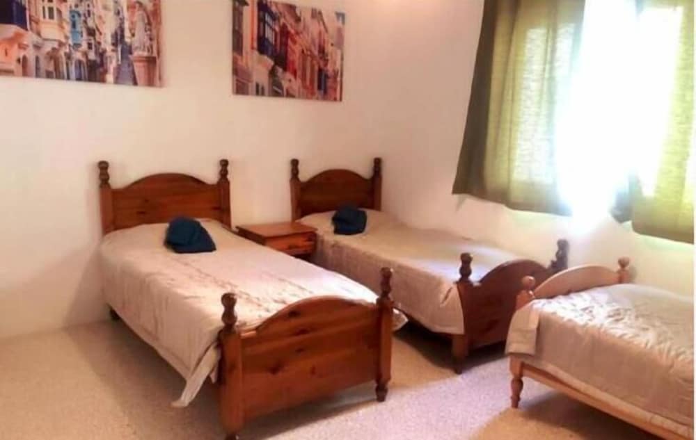 EEM student Guest House - shared rooms 1