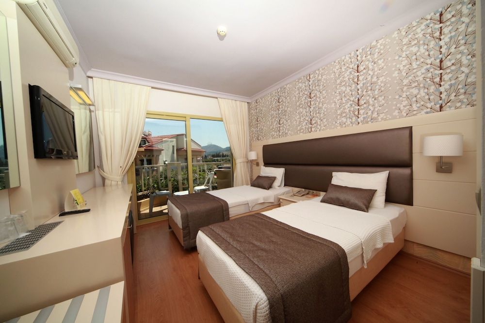 Grand Hotel Faros 1