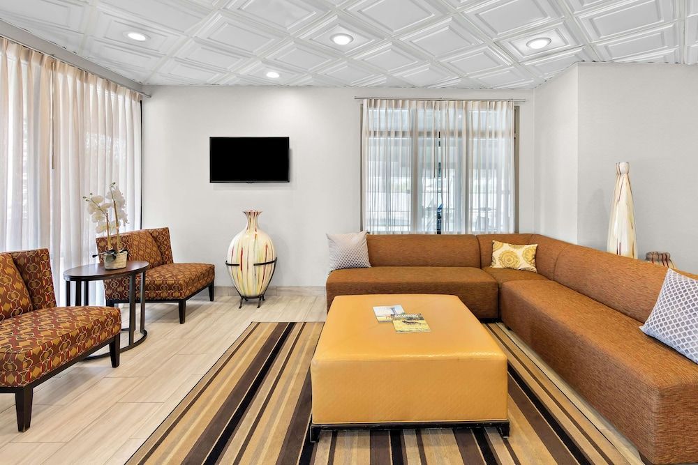 Best Western Knoxville Suites - Downtown 2
