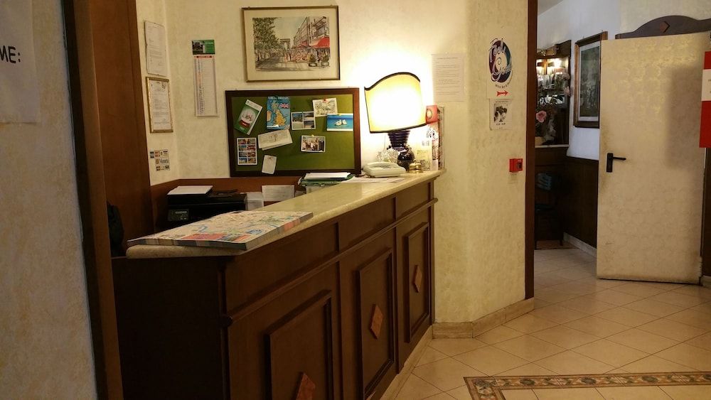 Hotel Paris 2