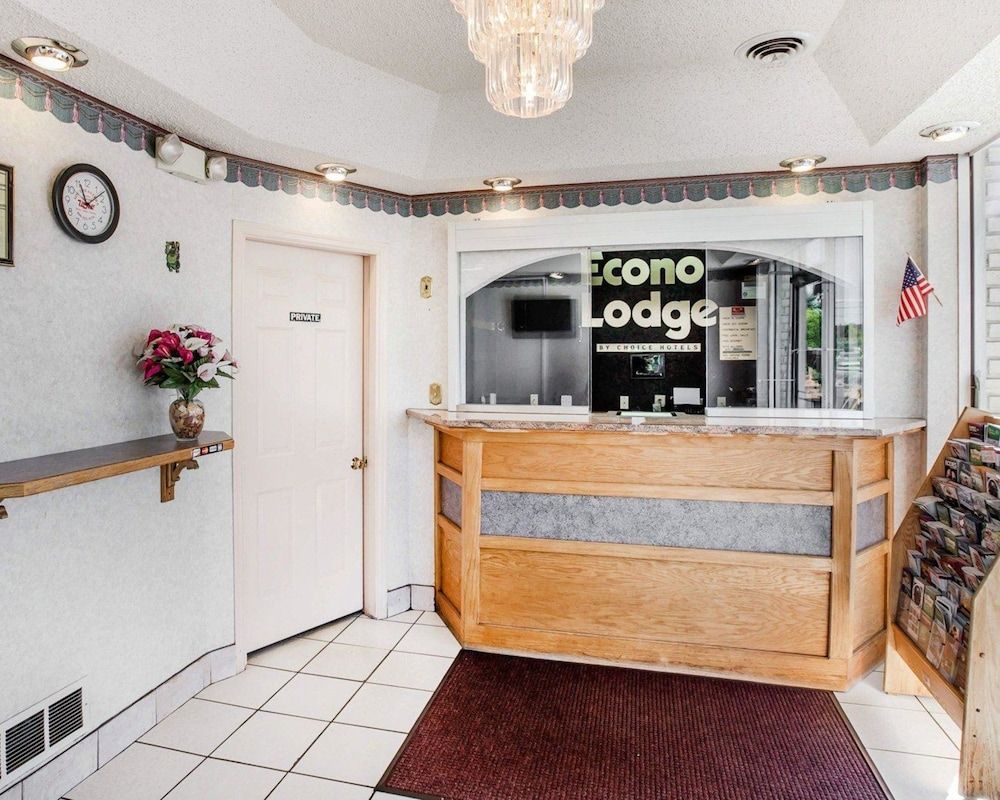 Econo Lodge McDonough South 2