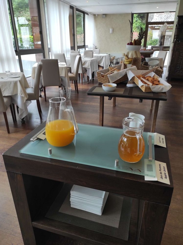 Logis Hôtel restaurant La Rivière 2