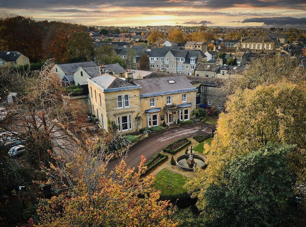 Manor House Lindley 1