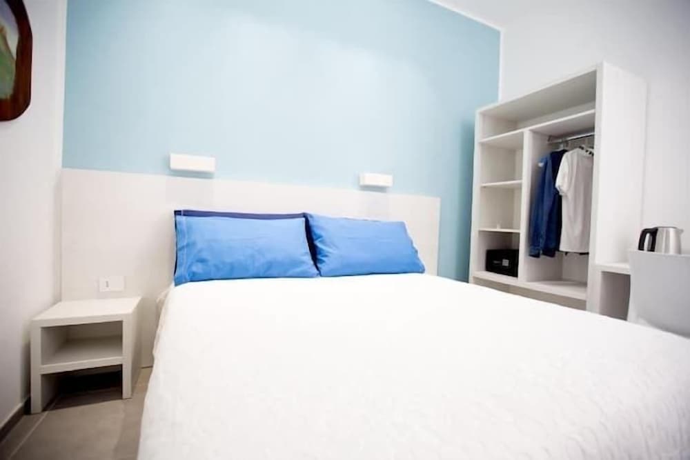 White Asses Rooms 2