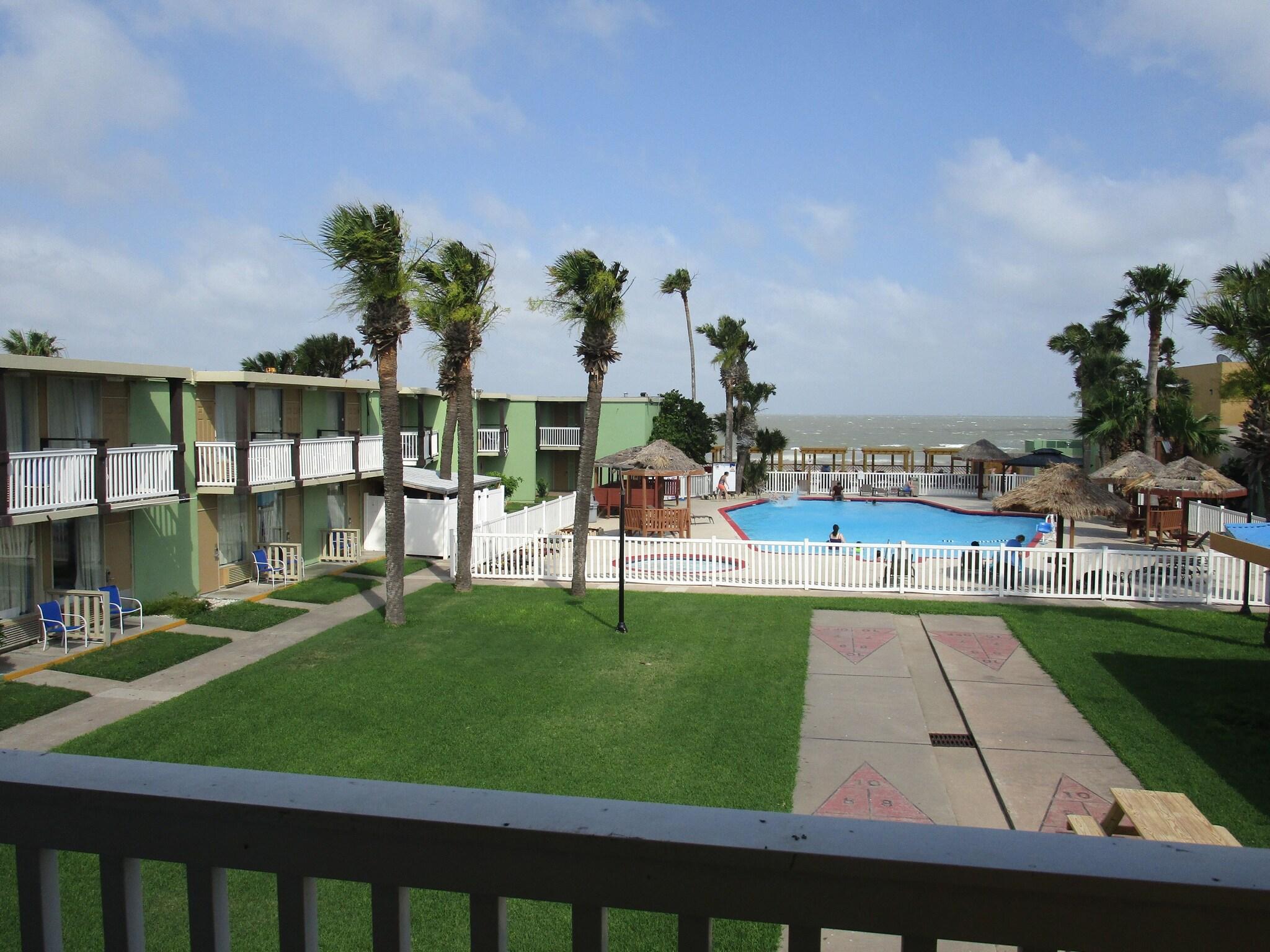 Quality Inn & Suites on the Beach Downtown 1