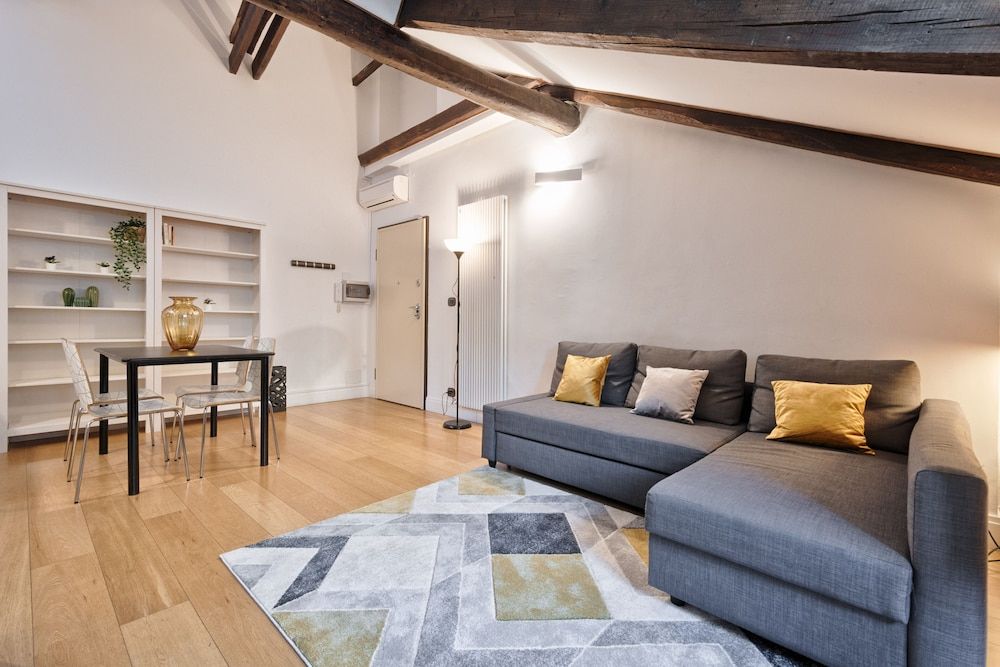 GuestHost - Stylish Apartment in the heart of Torino 1