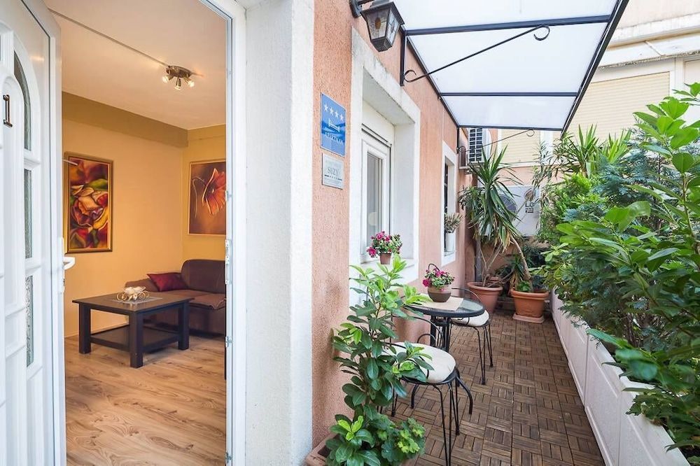 Apartments Suzy 2