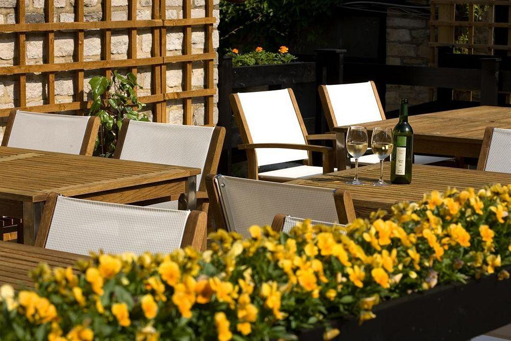 Crown & Cushion Hotel 2