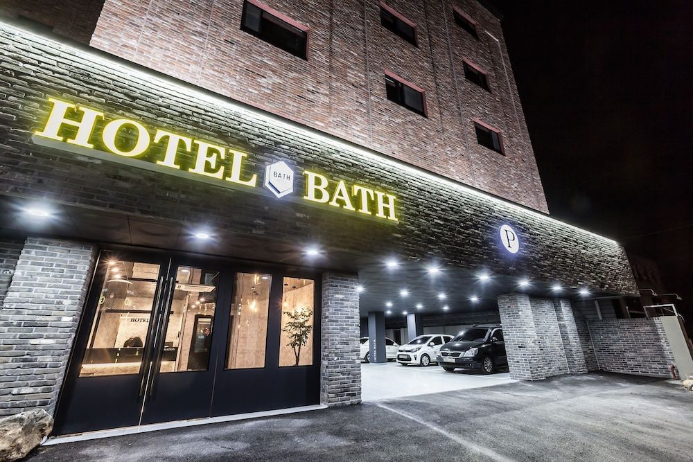 Hotel Bath 1