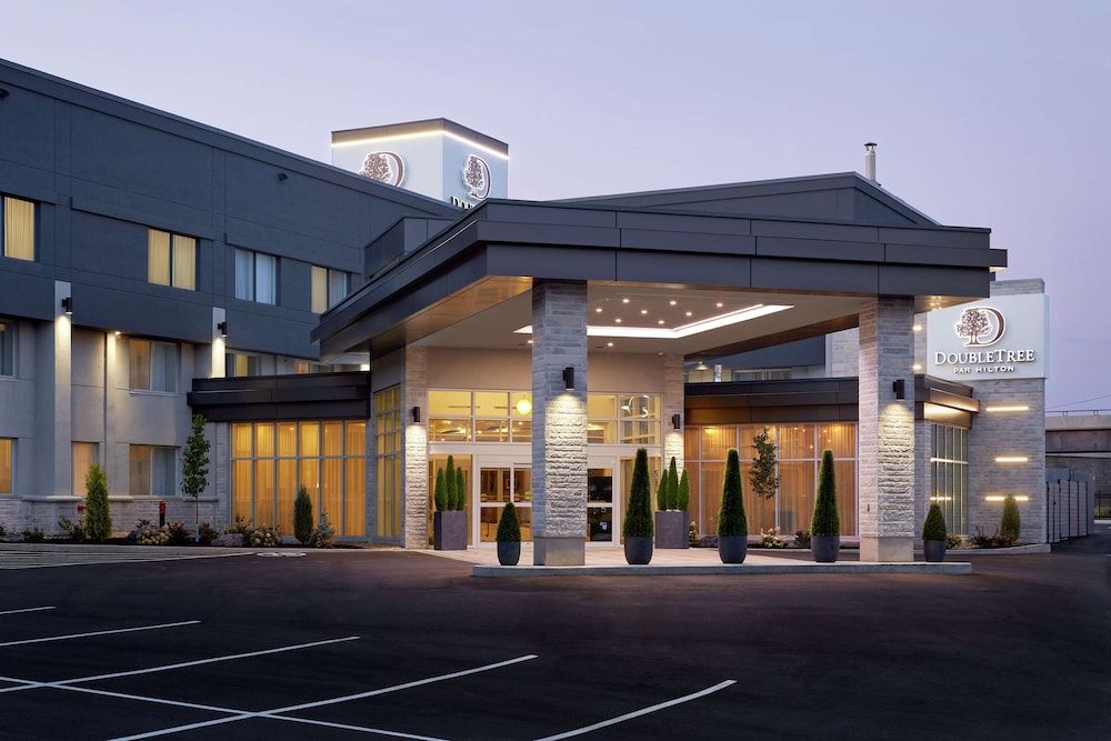 Doubletree By Hilton Montreal Airport 1