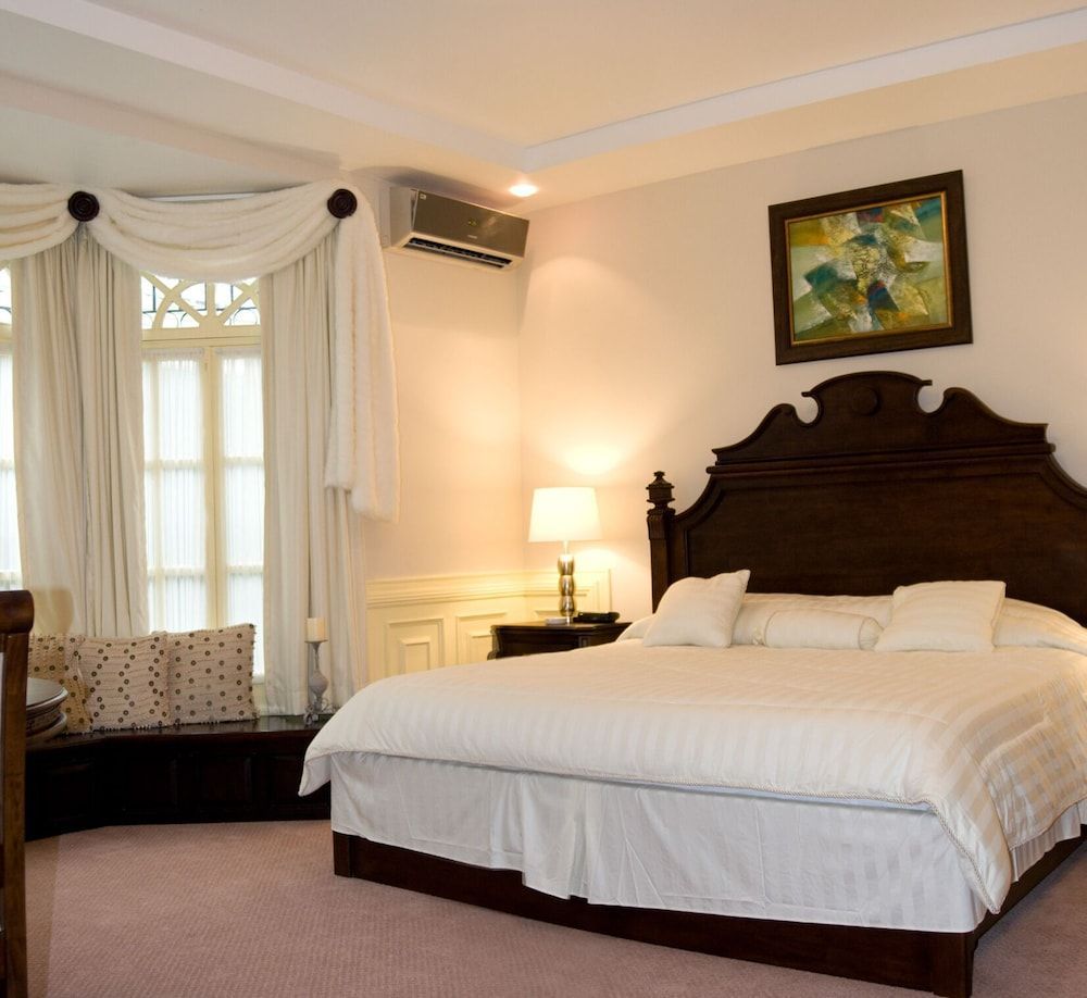 Sportsmens Lodge - Gentlemen's Club 1