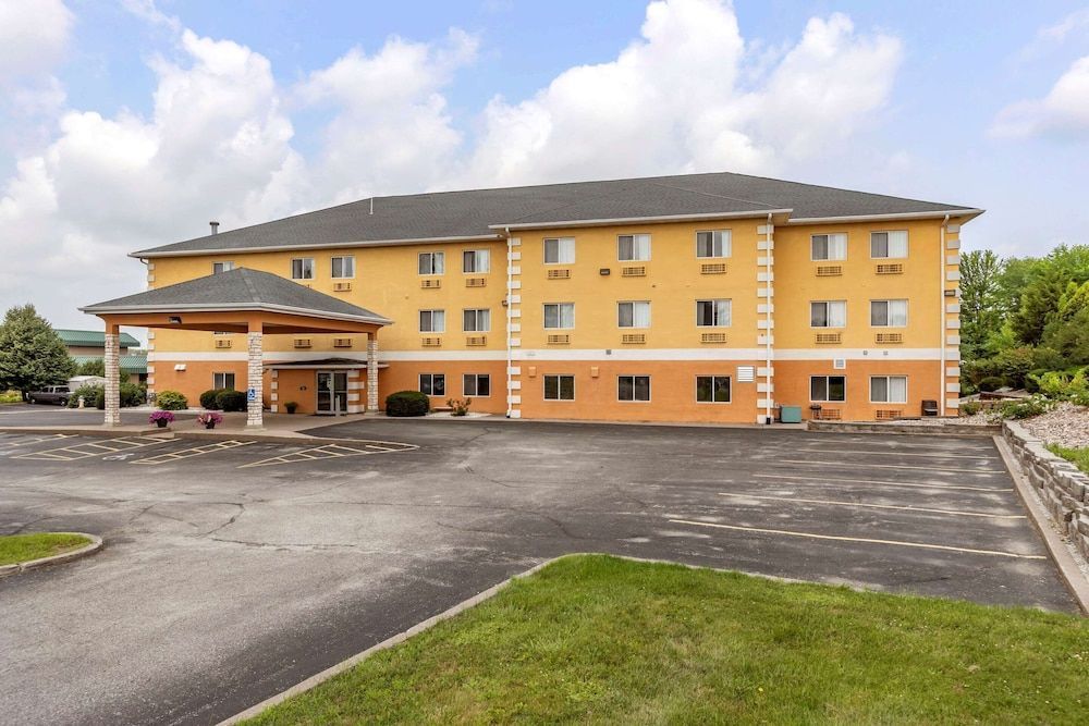Comfort Inn Muscatine near Hwy 61 1