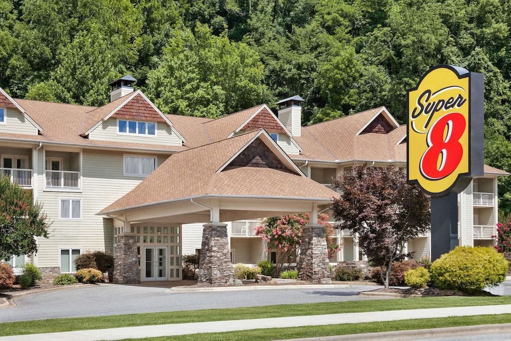 Super 8 by Wyndham Cherokee 1