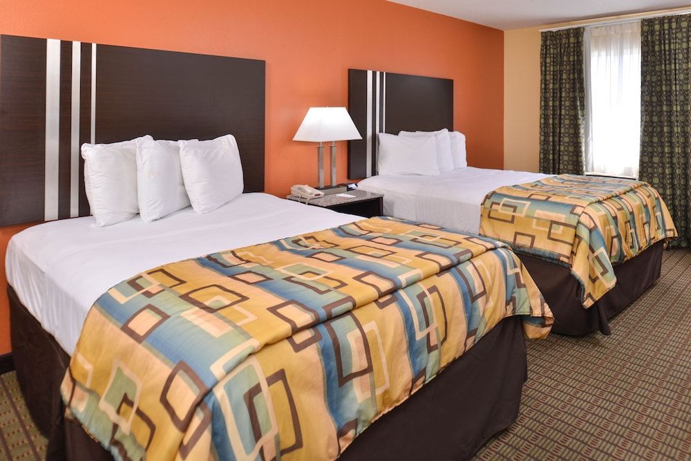 Douglas Inn & Suites 2