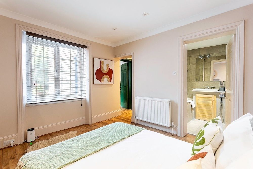 Chiswick Gem: Stylish 1-bed Flat for Modern Living 1