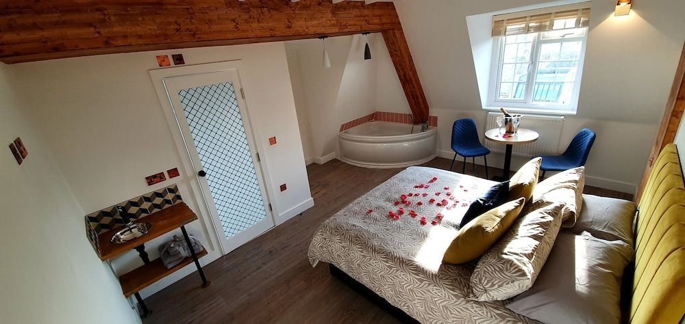 Angel Townhouse 2