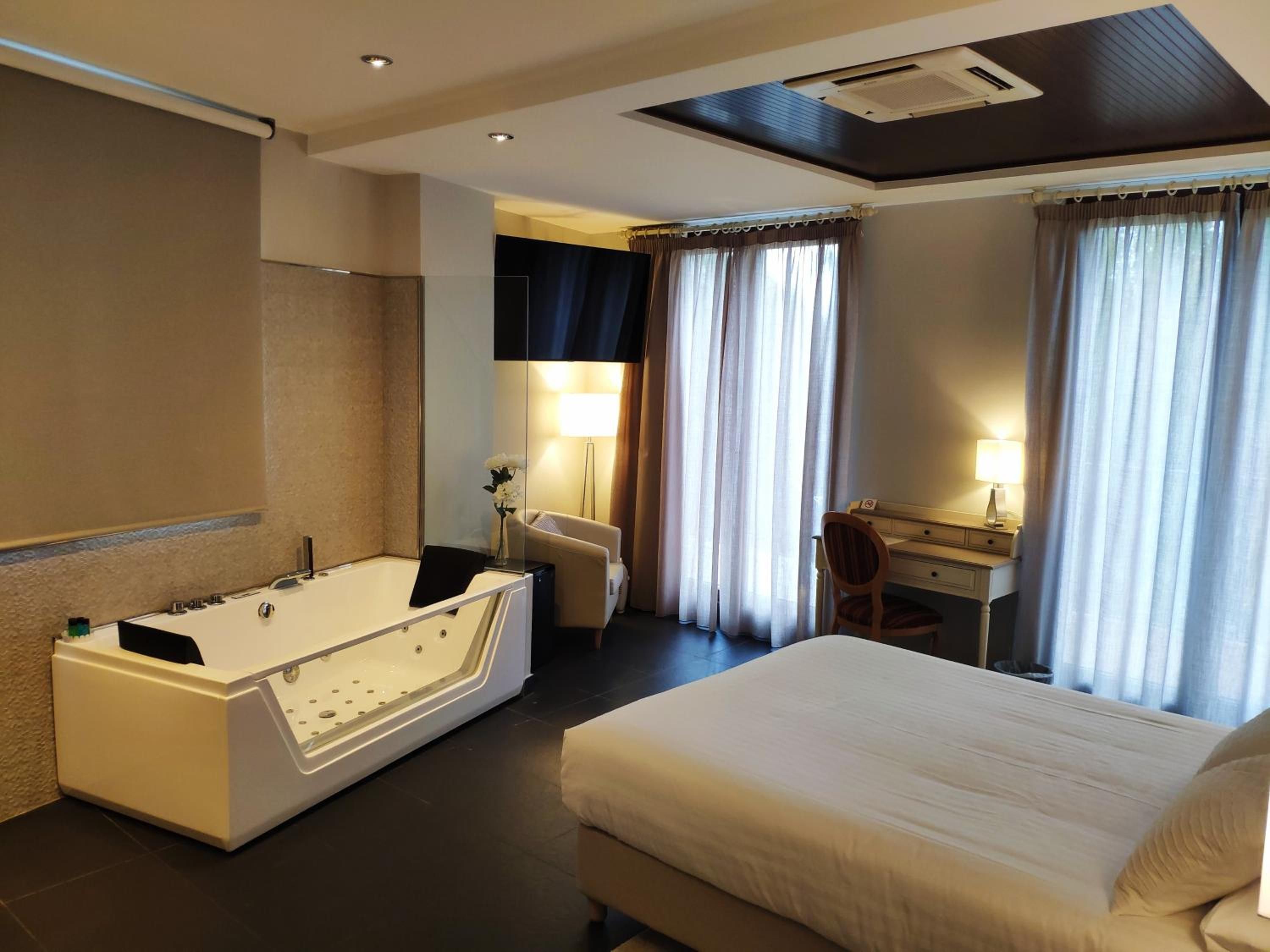 Hotel Puerta del Arco 1