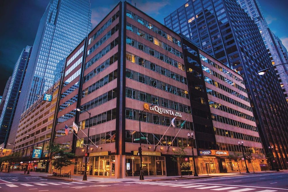 La Quinta Inn & Suites by Wyndham Chicago Downtown 1