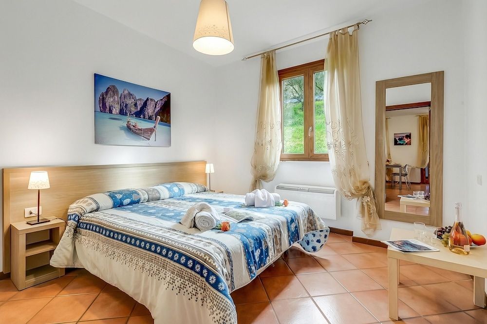 Residence La Perla with Shared Pool 2