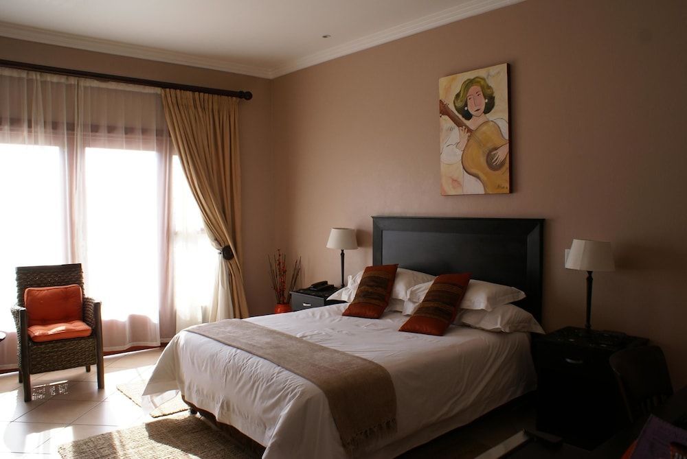 Attaché Guest Lodge & Health Spa 2