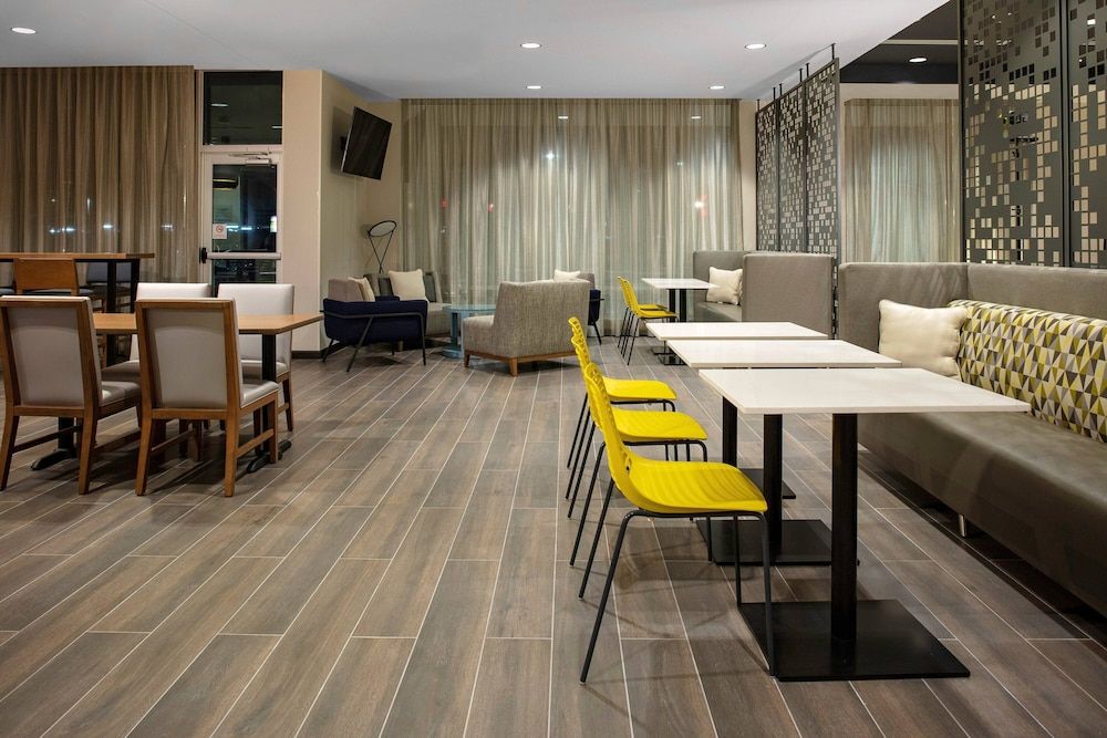 TownePlace Suites by Marriott Orlando Airport 2