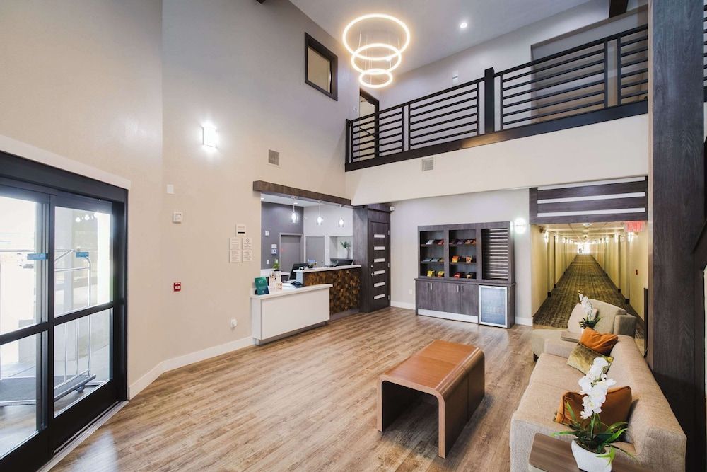 Quality Suites Houston Hobby Airport 2