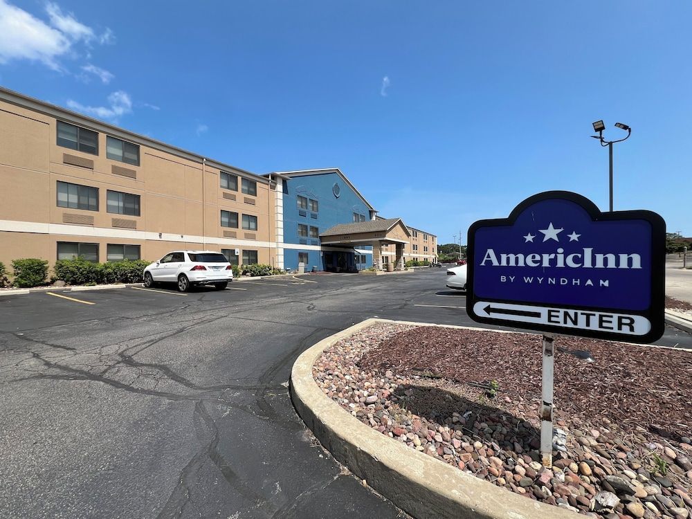 AmericInn by Wyndham Glendale Milwaukee 1