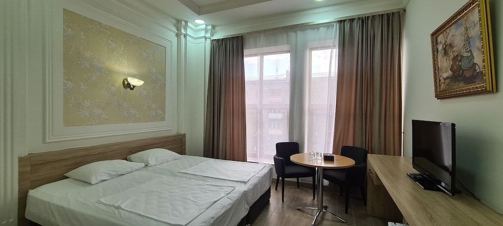 Deluxe Hotel Yerevan 1