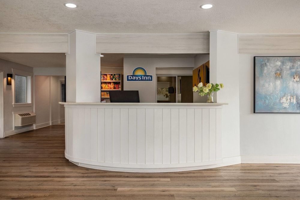 Days Inn by Wyndham Kelowna 2