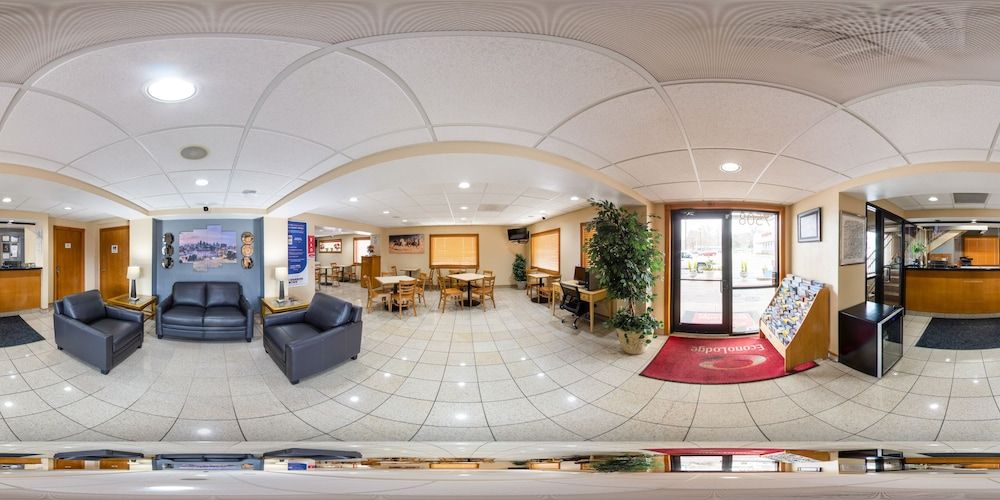 Econo Lodge Inn & Suites I-35 at Shawnee Mission 2